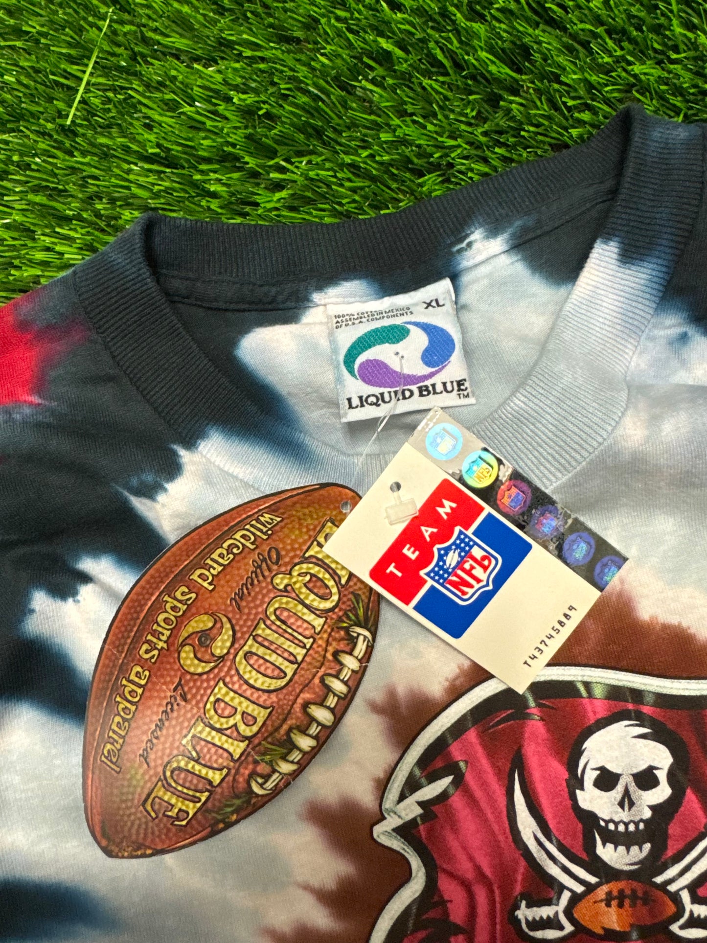 Vintage Tampa Bay Buccaneers Liquid Blue Tie Dye Deadstock Tee (XL)