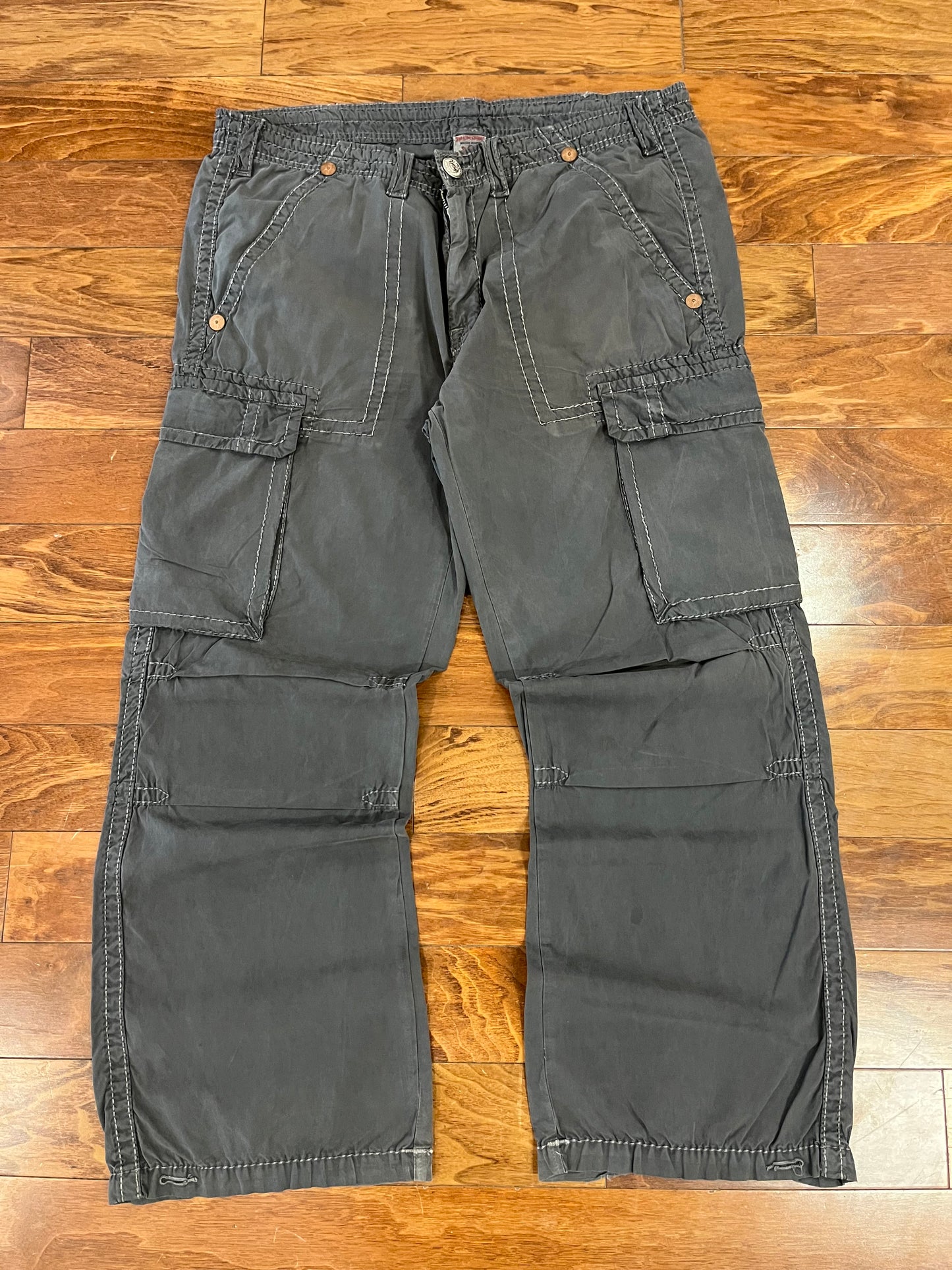 00s True Relgion Grey Cargo Pants (40x33)