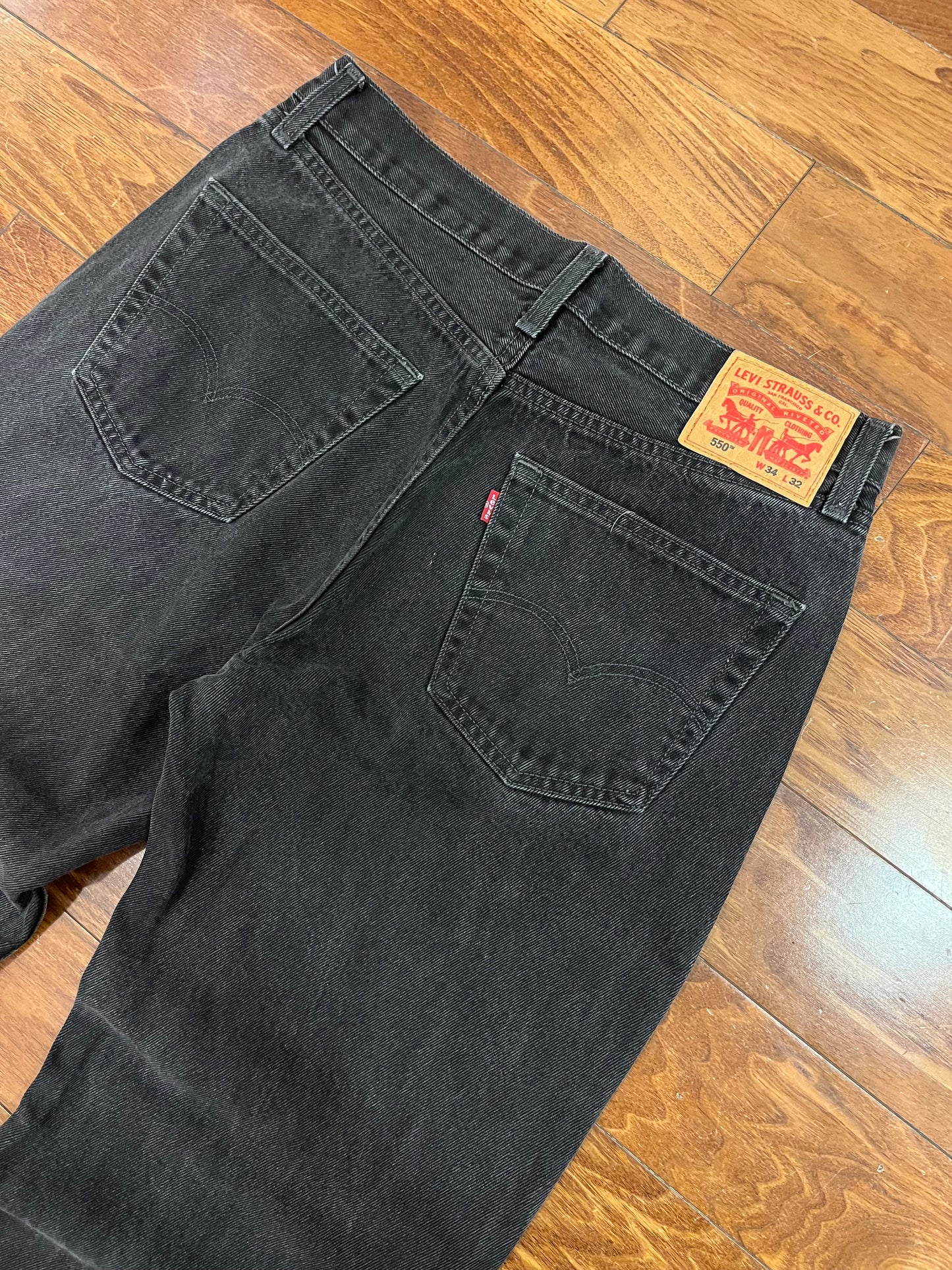 2010s Levi's 550 Black Jeans (34 x 32)