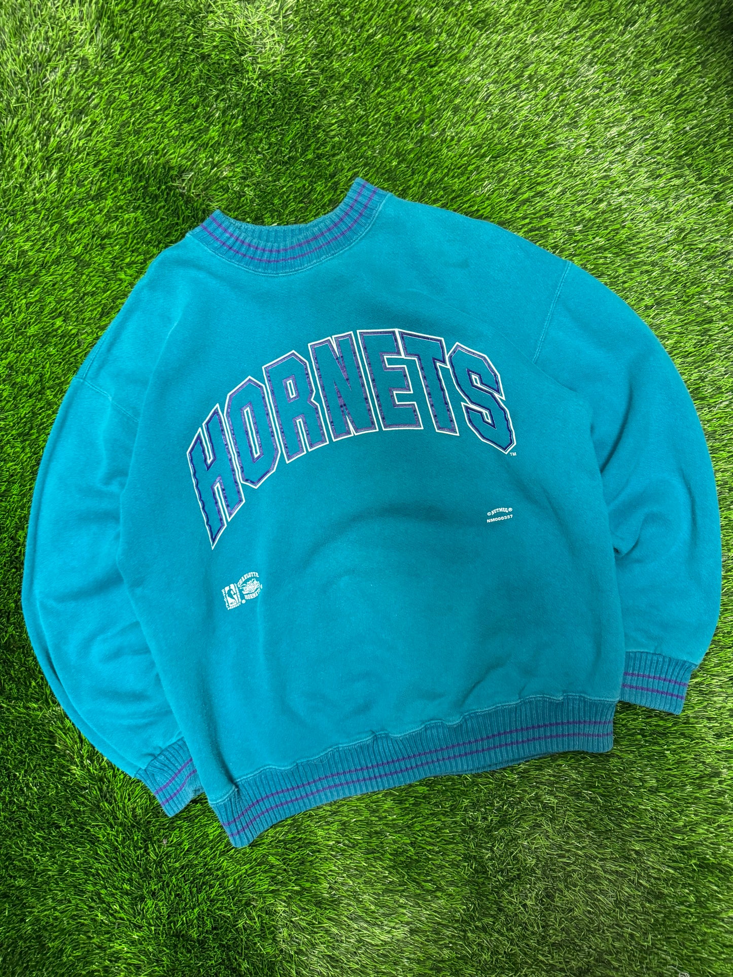 90s Charlotte Hornets Spell Out Vintage Nutmeg Crewneck (L)