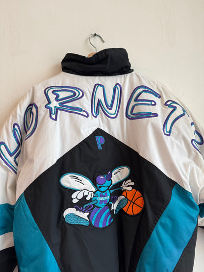 1990s Charlotte Hornets Pro Player Big Spell Out Rare Puffer Jacket (M)