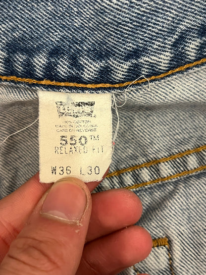 2002 Levi's 550 Light Wash Jeans (36 x 30)