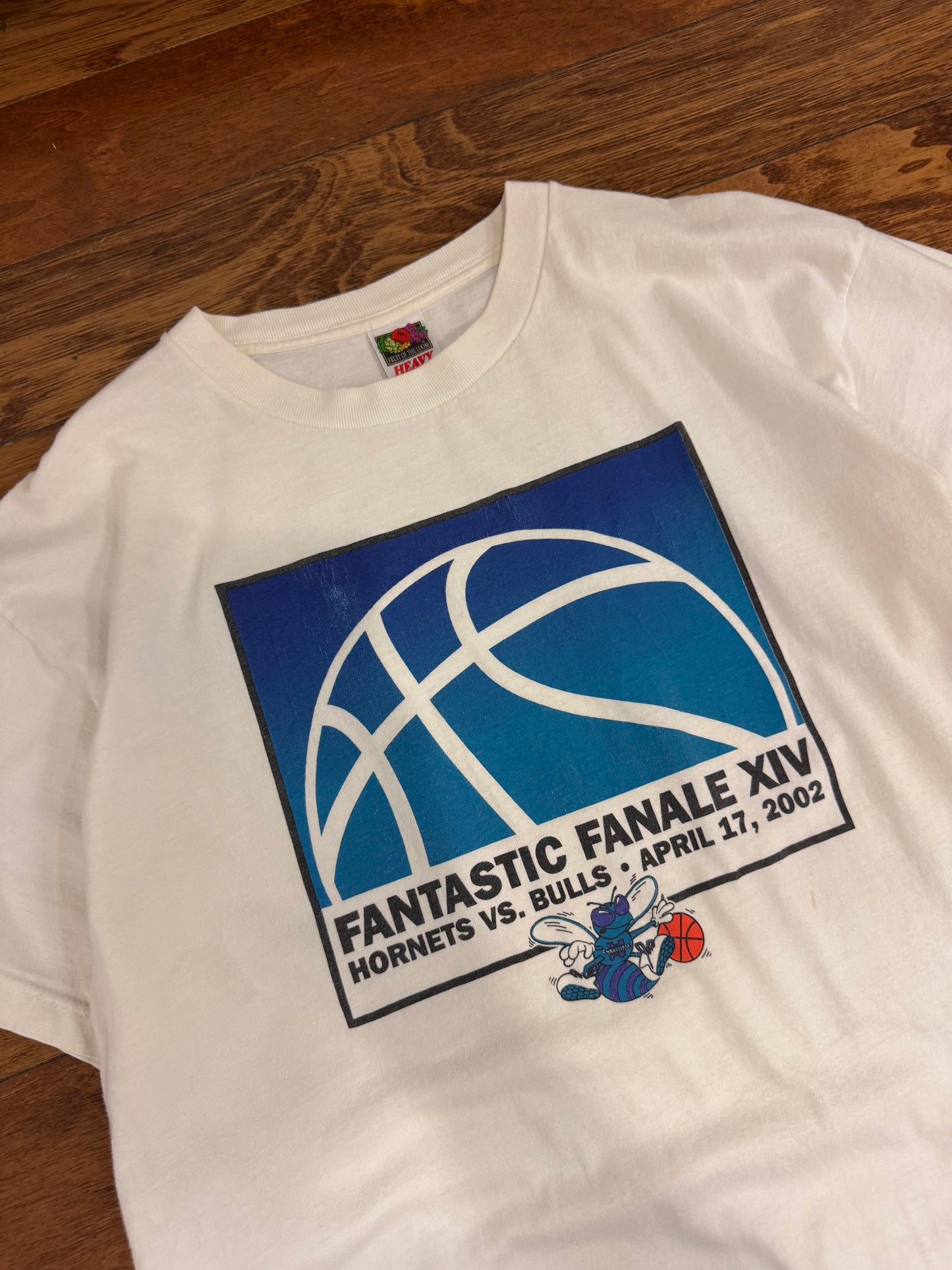 2002 Charlotte Hornets v Chicago Bulls Fantastic Fanale XIV Vintage NBA Tee (XL)