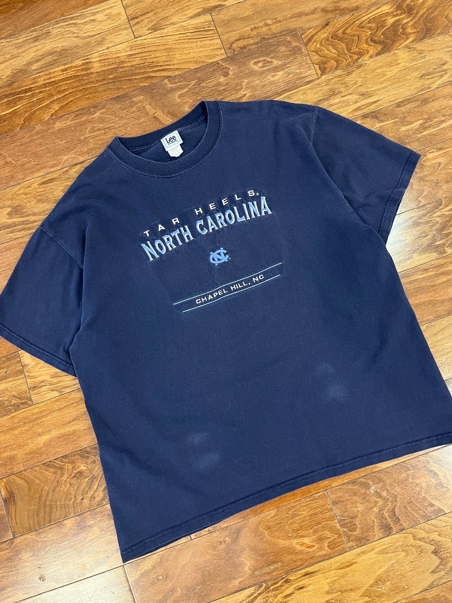 90s UNC Tar Heels Embroidered Lee Sports Tee (XL)