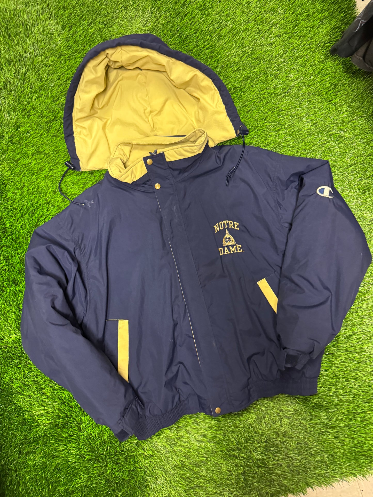 90s University of Notre Dame Vintage Champion Puffer Jacket (L)