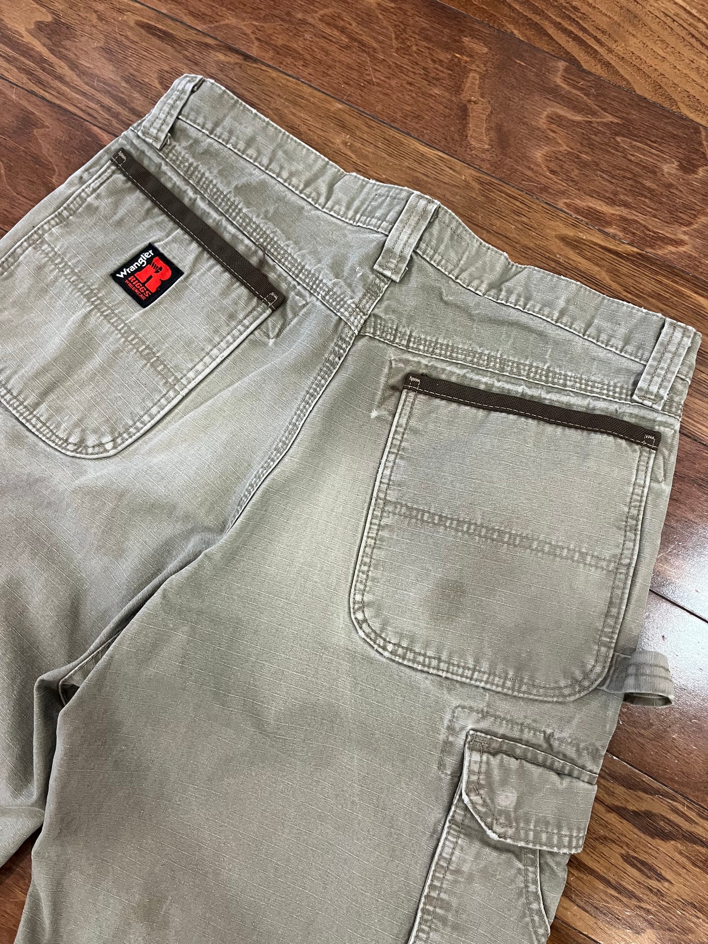 00s Wrangler Riggs Cargo Shorts (33)