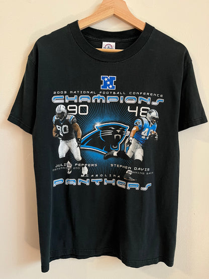 2003 Carolina Panthers Julius Peppers & Stephen Davis Roster Tee (M)