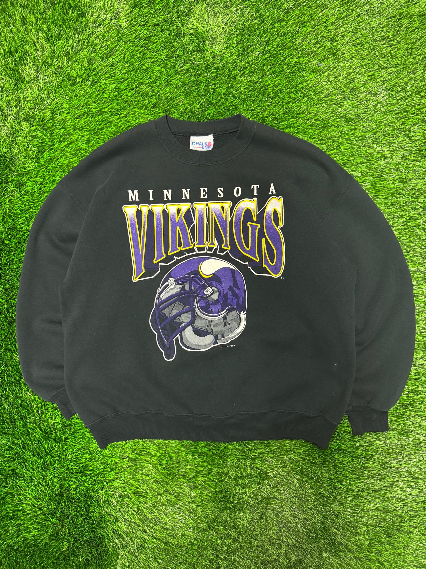 1995 Minnesota Vikings Helmet Vintage Chalk Line Graphic Crewneck (XL)