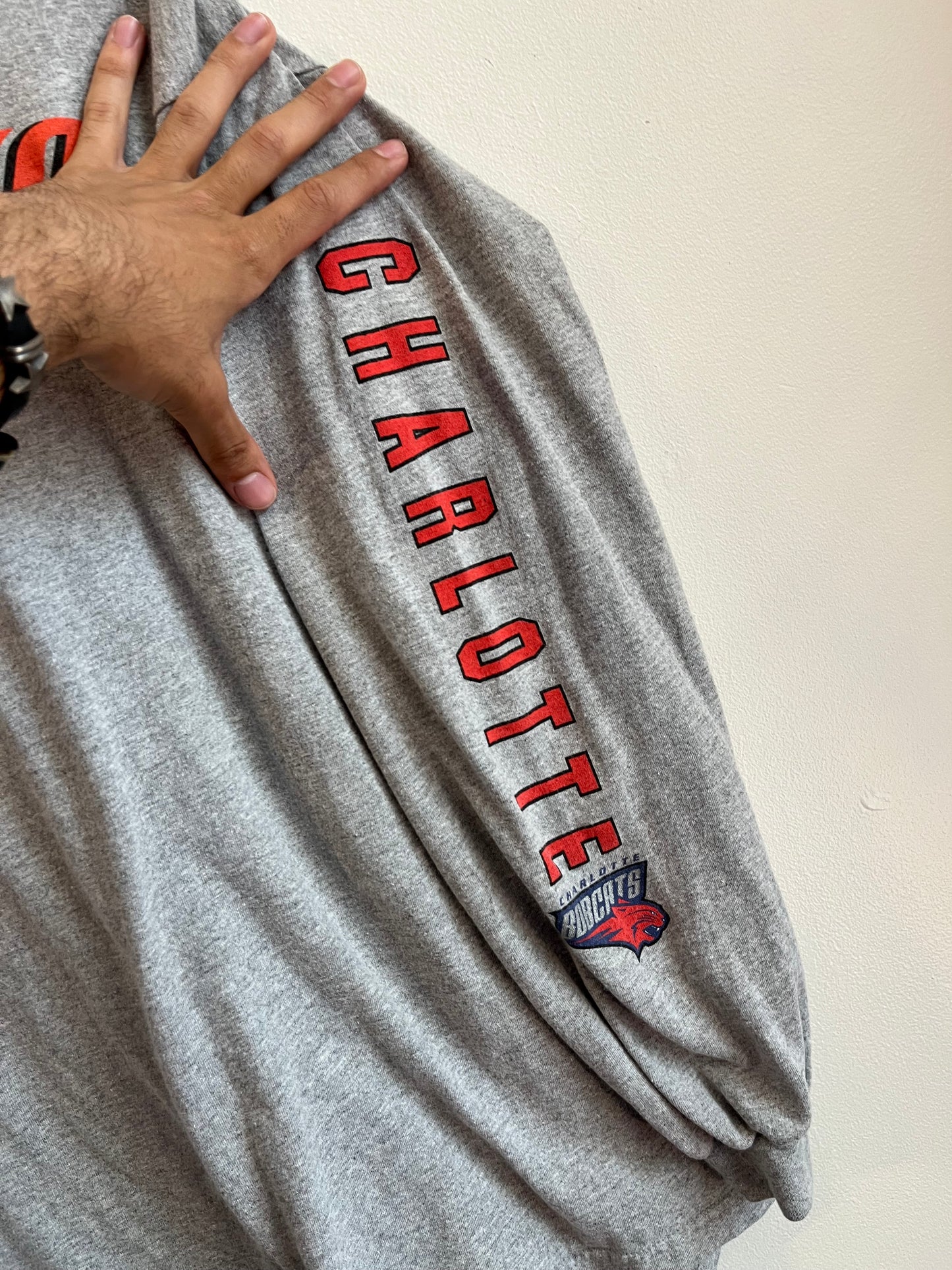 00s Charlotte Bobcats Grey Long-Sleeve Shirt (L)