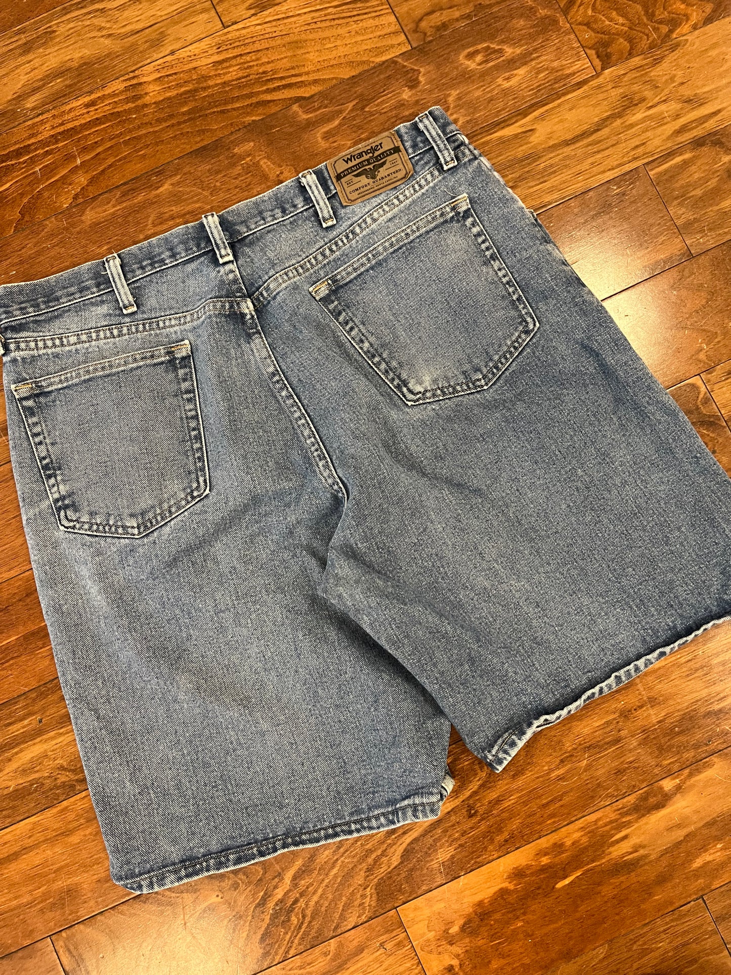 00s Wrangler Faded Blue Shorts (38)