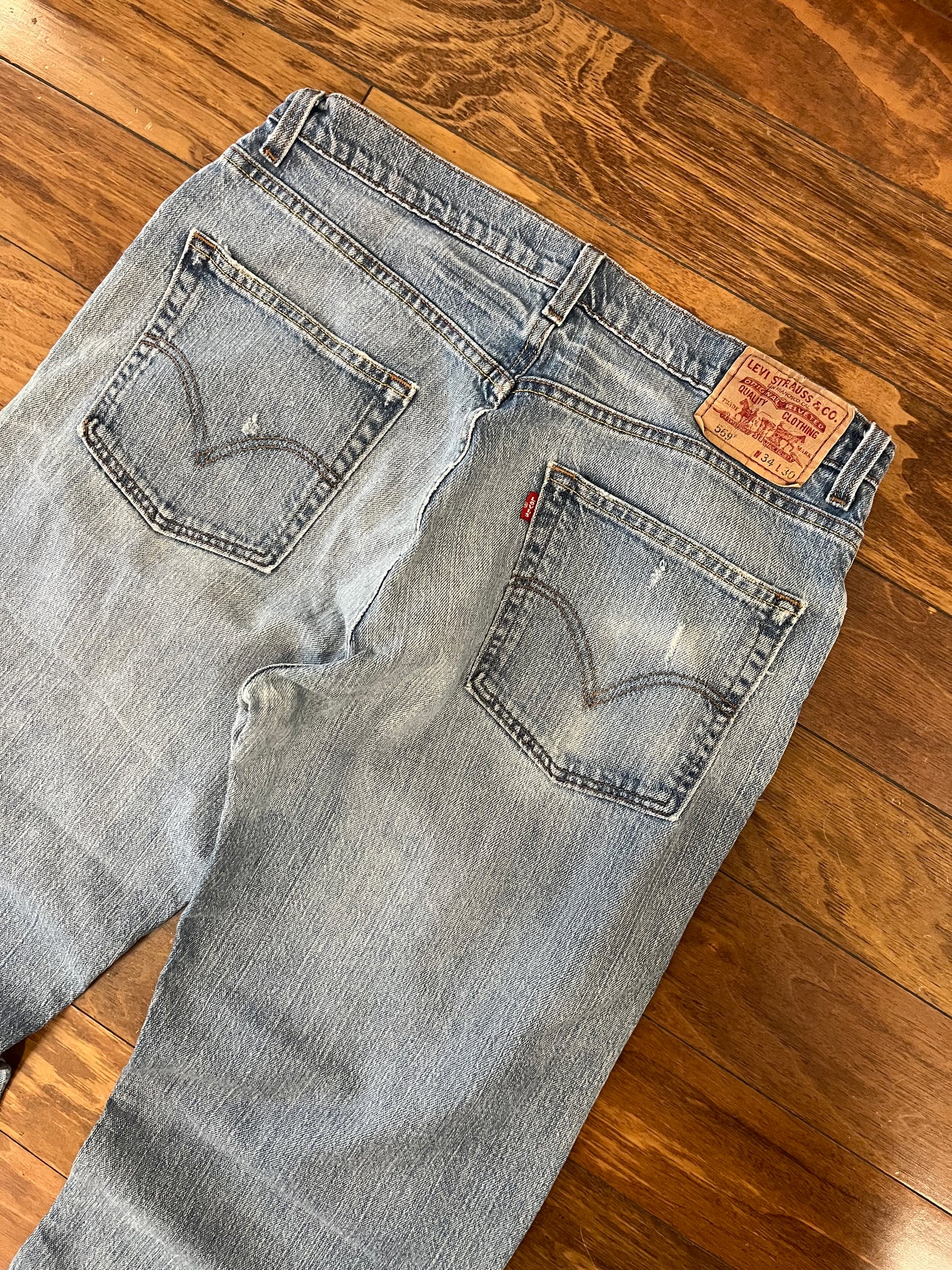 2006 Levi's 569 Distressed Baggy Jeans (34 x 30)