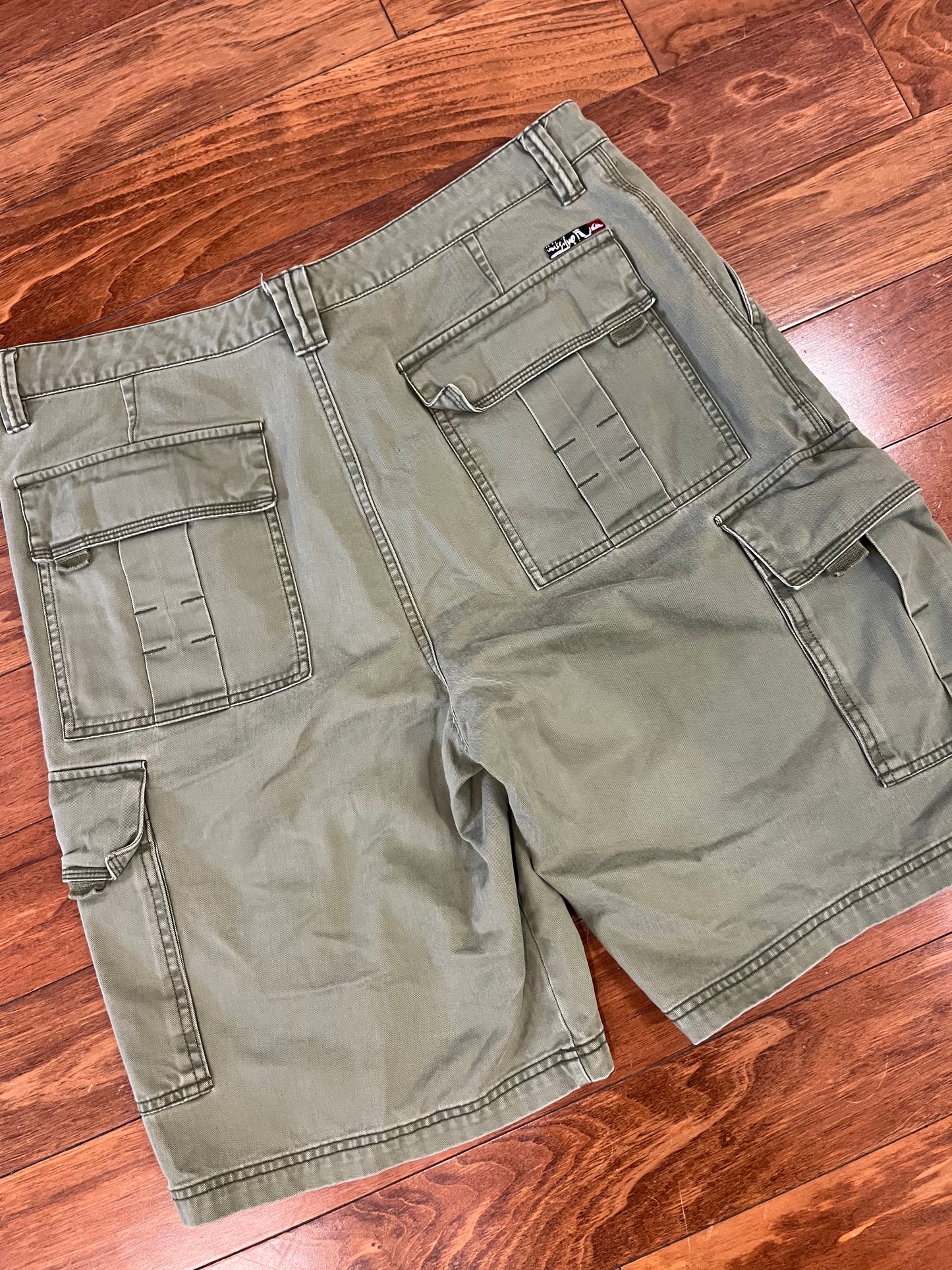 00s Quiksilver Green Cargo Shorts (36)