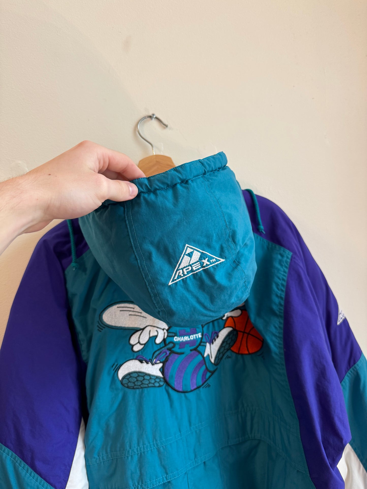 90s Charlotte Hornets Apex Puffer Jacket (L)