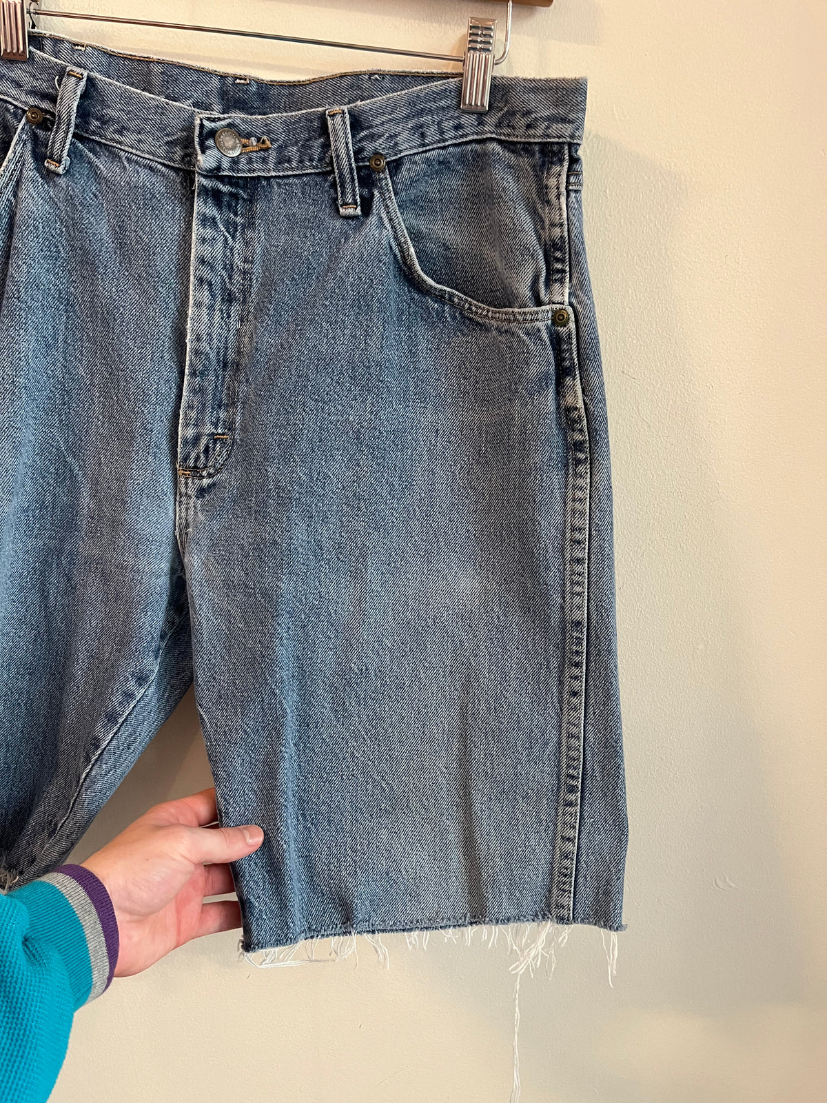 00s Wrangler Faded Blue Shorts (36)