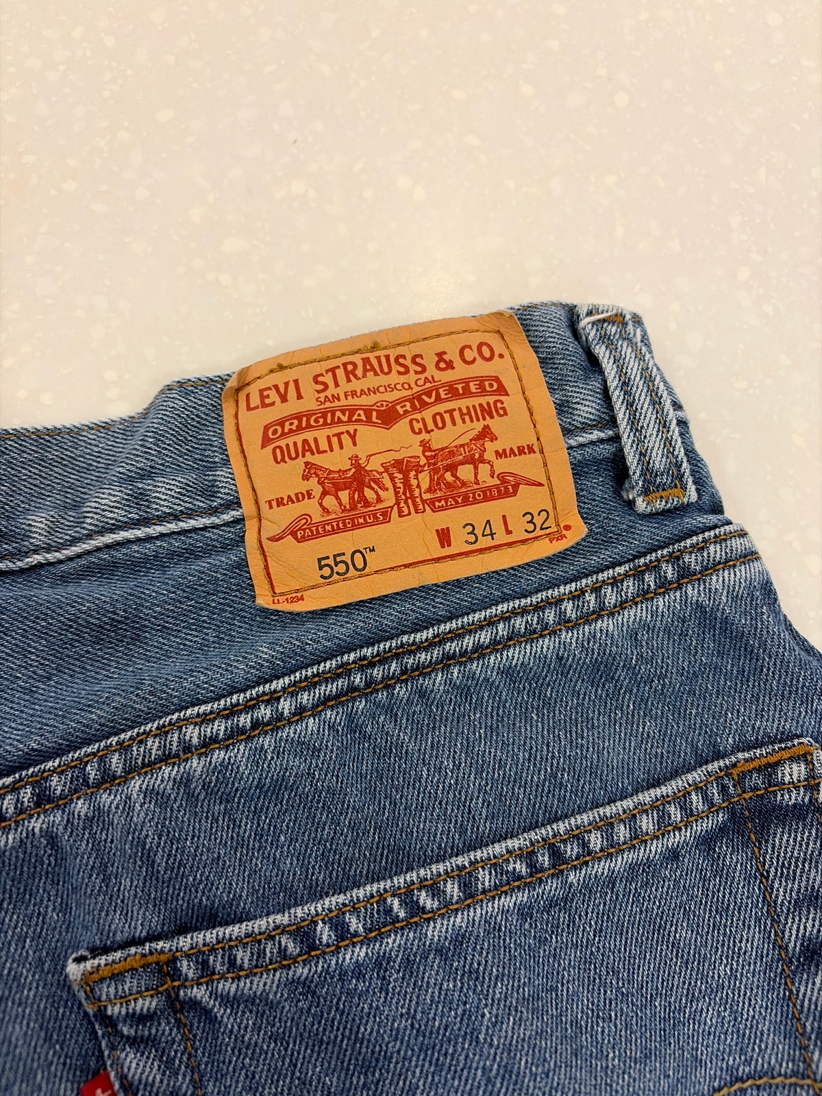 2004 Levi's 550 Relaxed Fit Dark Wash Jean Shorts (34)