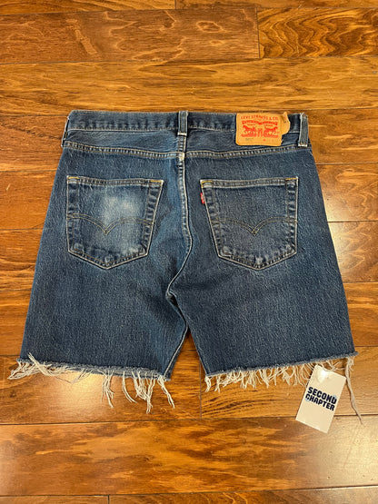 00s Levi's 501 Dark Cut Off Shorts (32)