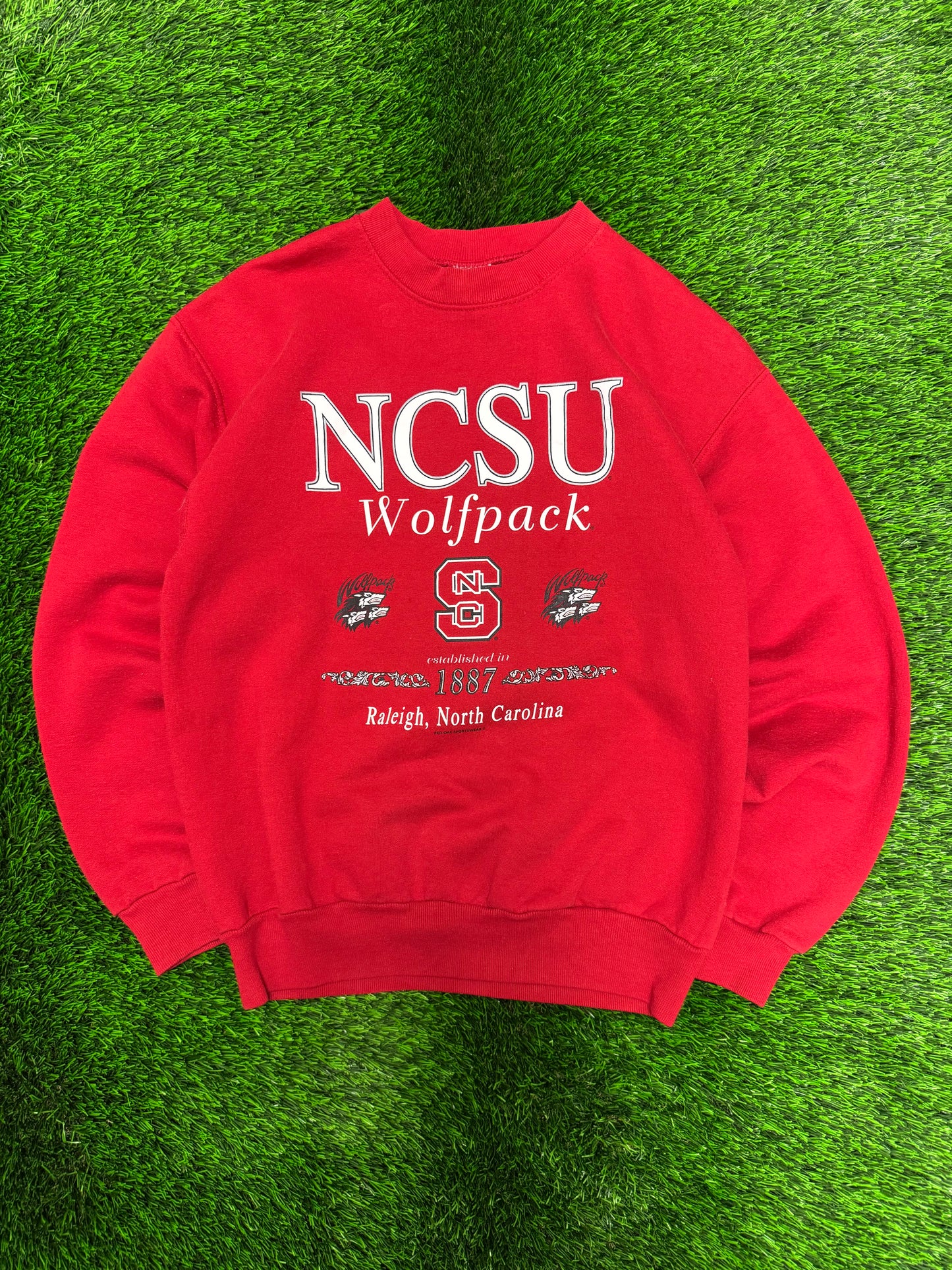 00s NC State University Wolfpack 3-Wolf Logo Vintage Crewneck (M)