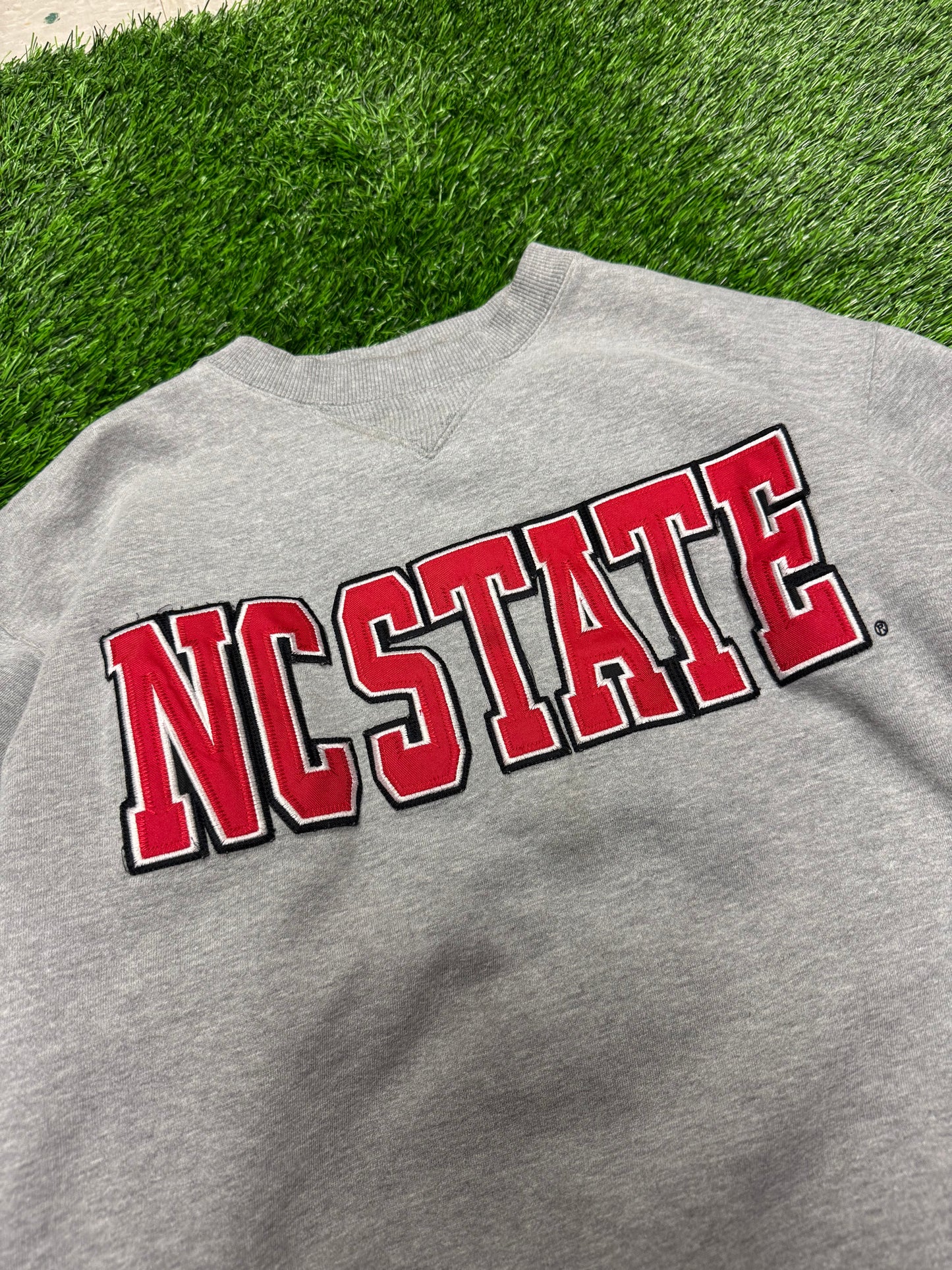 00s NC State University (NCSU) Colosseum Embroidered Crewneck (M)