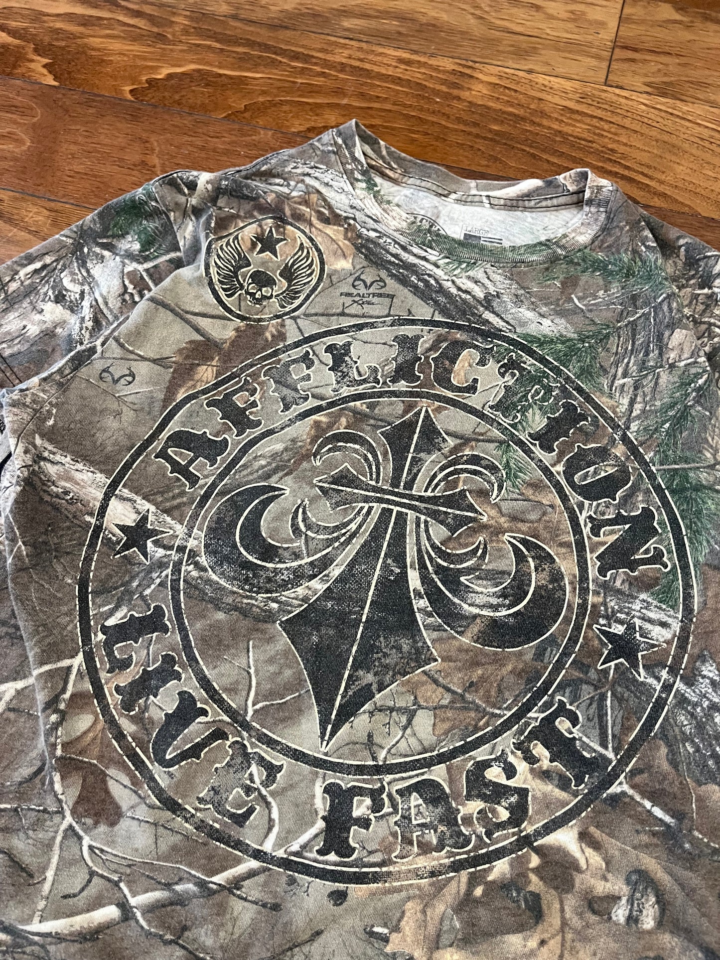 00s Affliction Camo Tee (L)