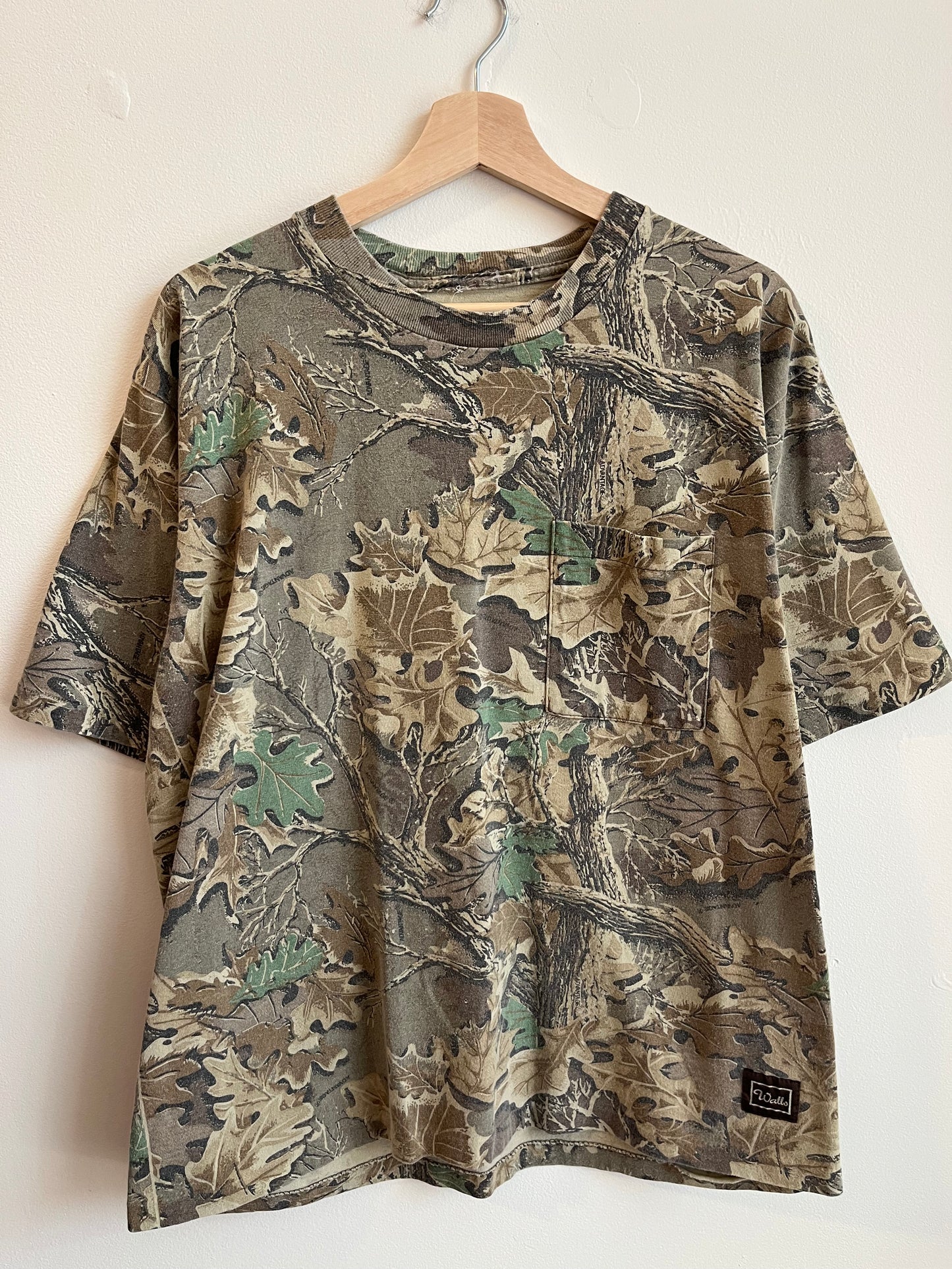 00s Walls Camo Pocket Tee (L)