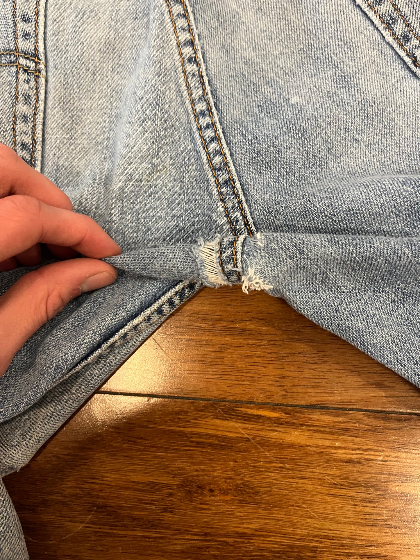 2008 Levi's 505 Distressed Jean Shorts (32)