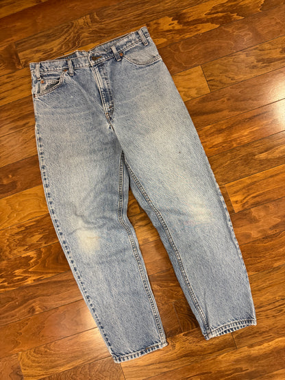 90s Levi's 550 Tapered Relaxed Fit Orange Tab Distressed Jeans (34 x 32)