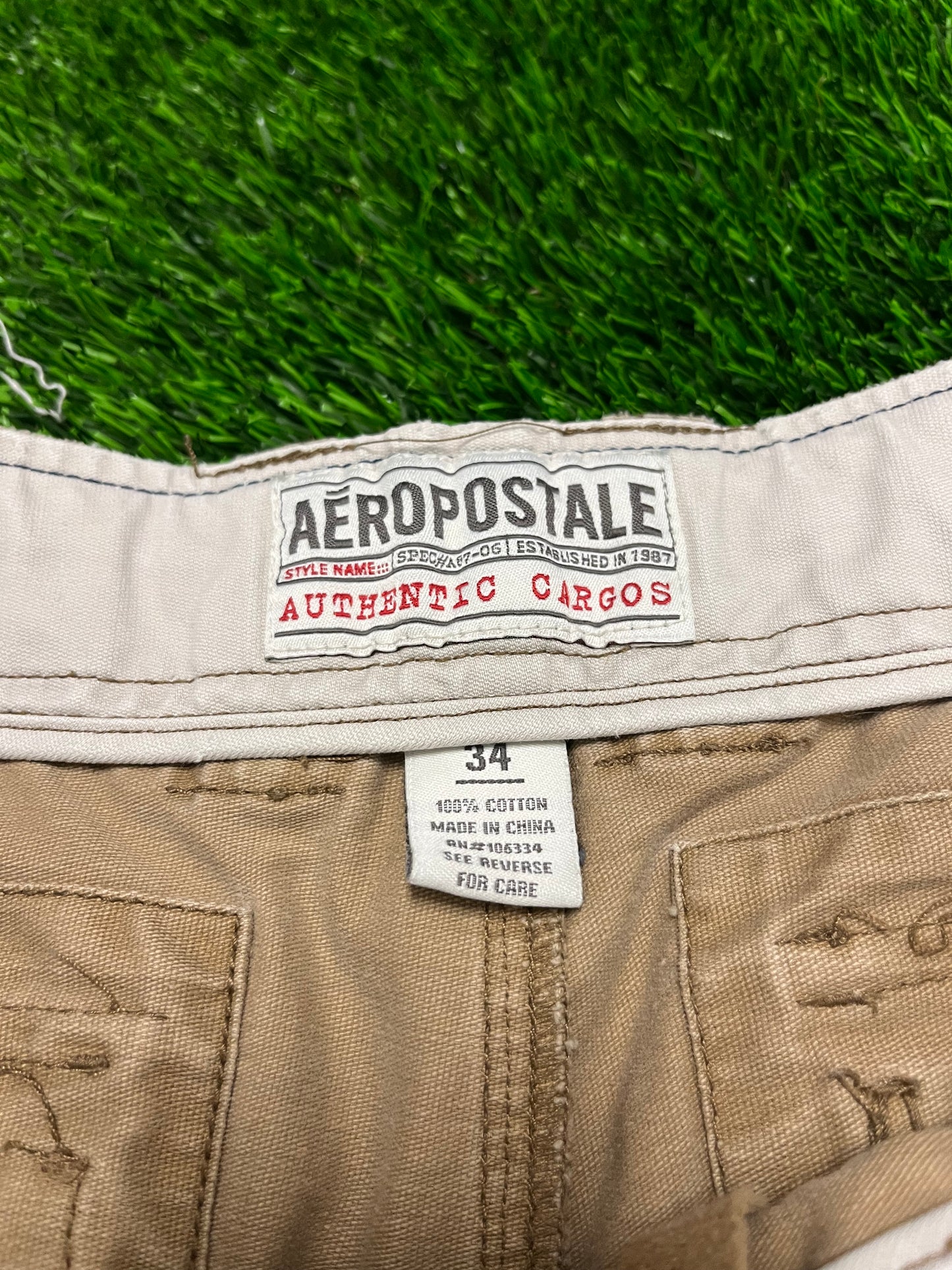 00s Aeropostale Baggy Tan Cargo Shorts (34)