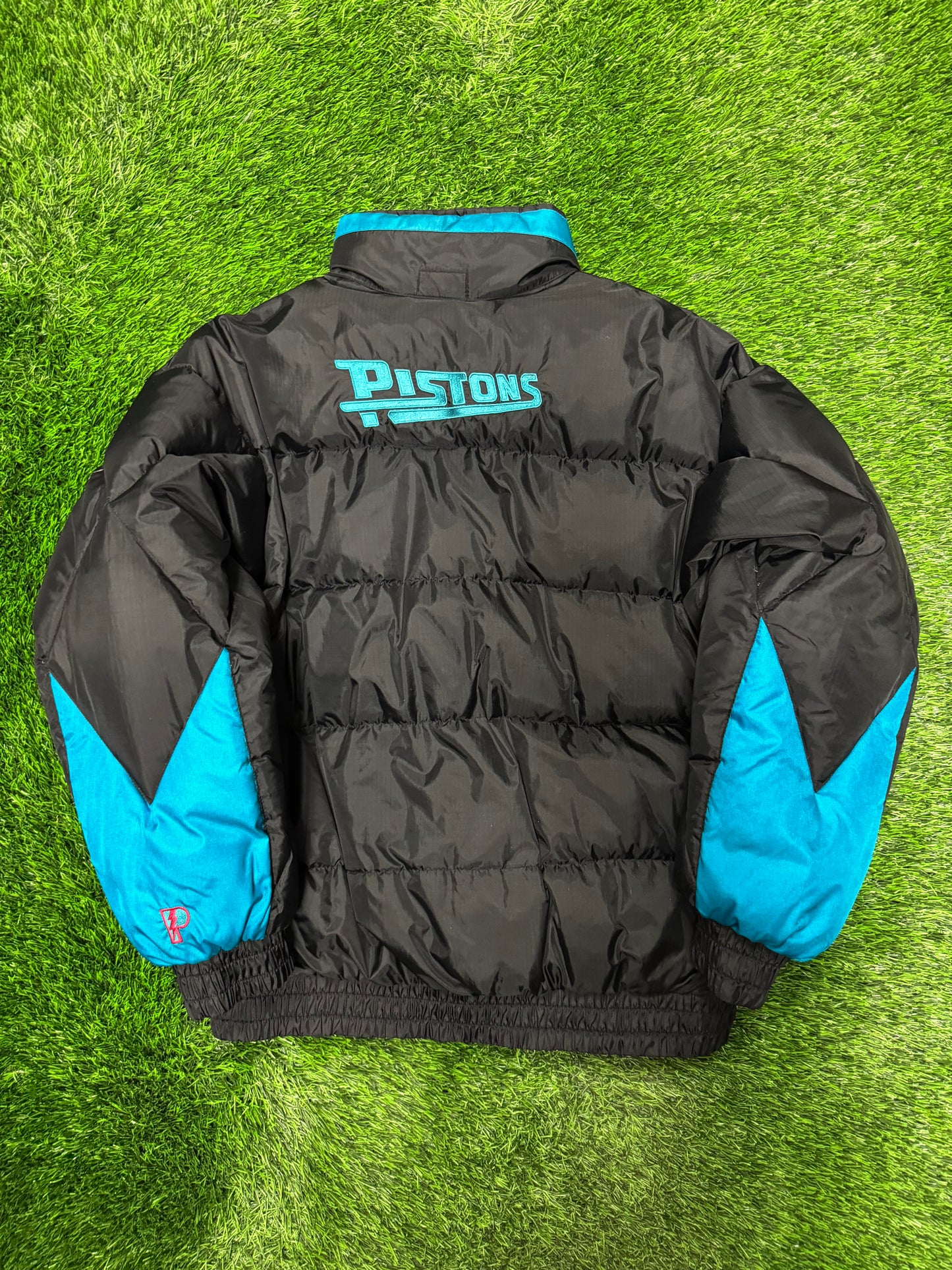 90s Detroit Pistons Vintage Pro Player Down Embroidered Puffer Jacket (L)