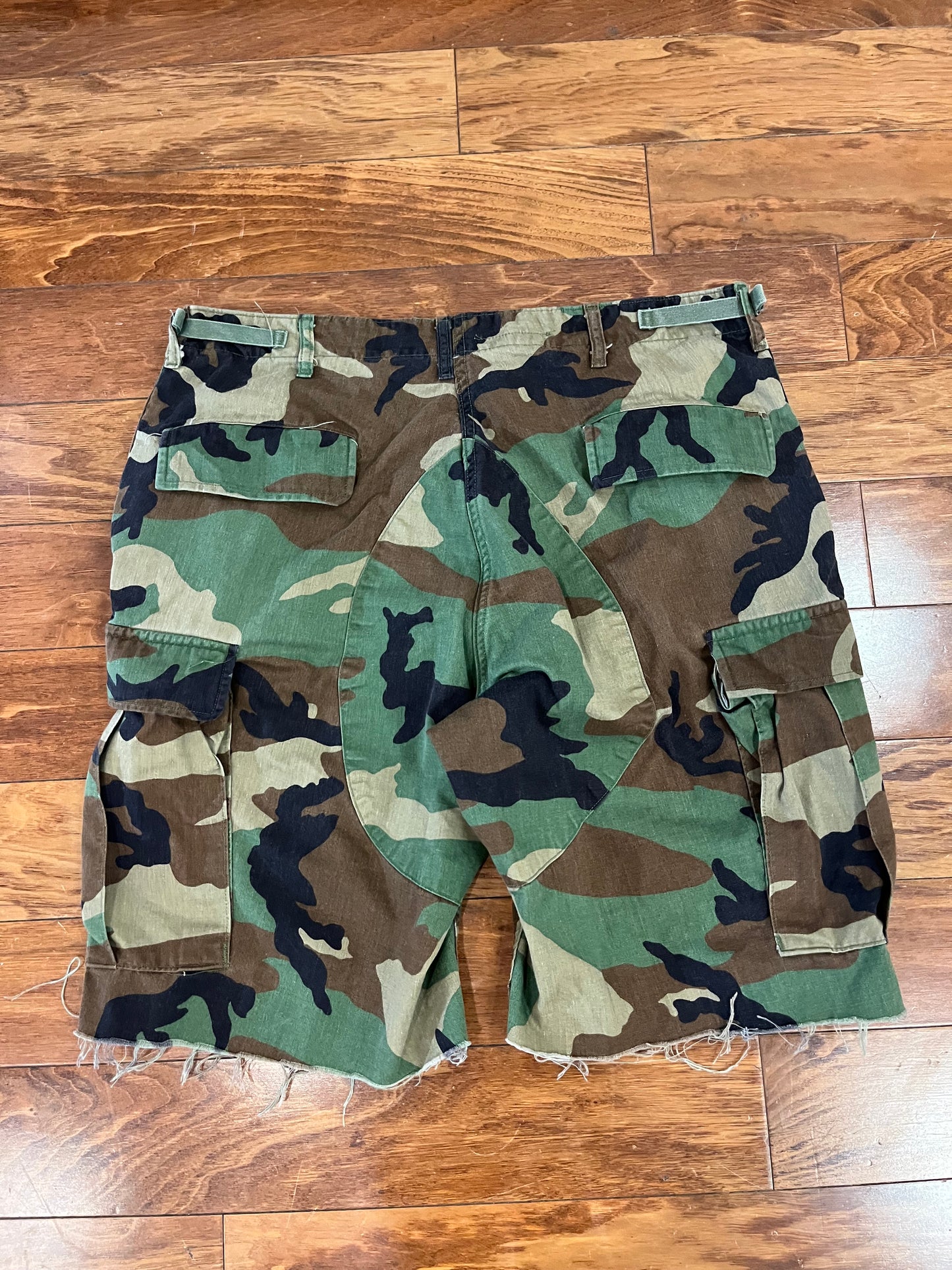00s Military Camo Shorts (38)