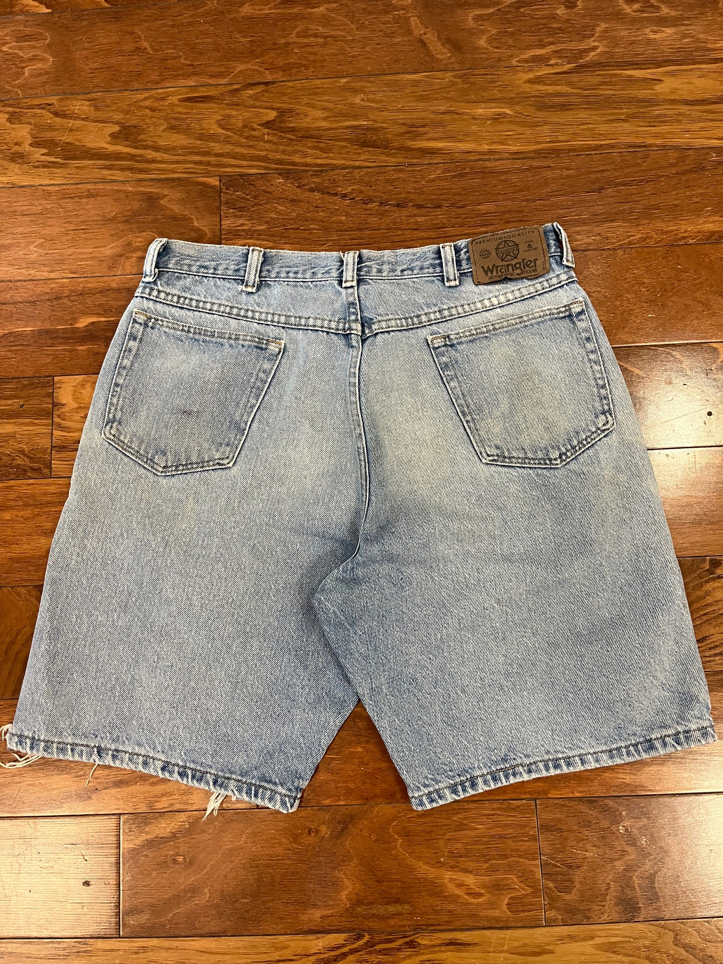 90s Wrangler Distressed Stained Shorts (32)
