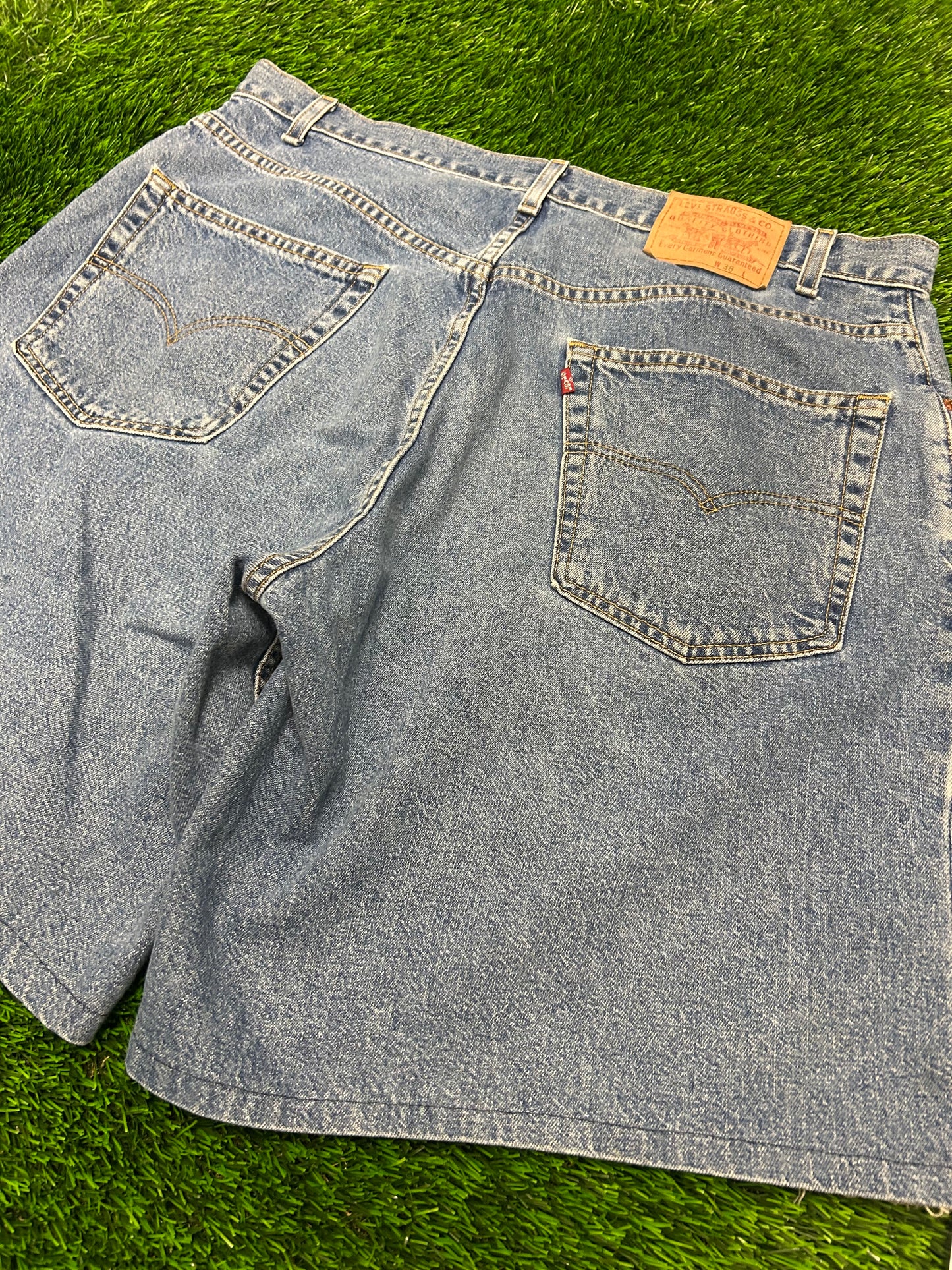 1998 Vintage Levi's Baggy Fit Blue Jean Shorts (38)