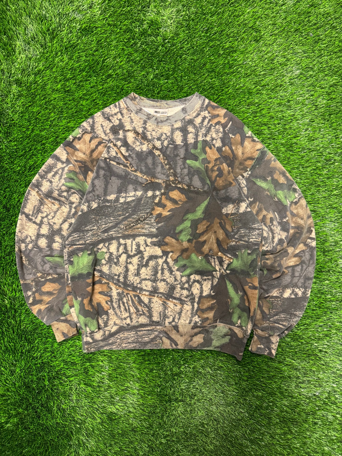 90s Camo Vintage Jerzees Crewneck (L)
