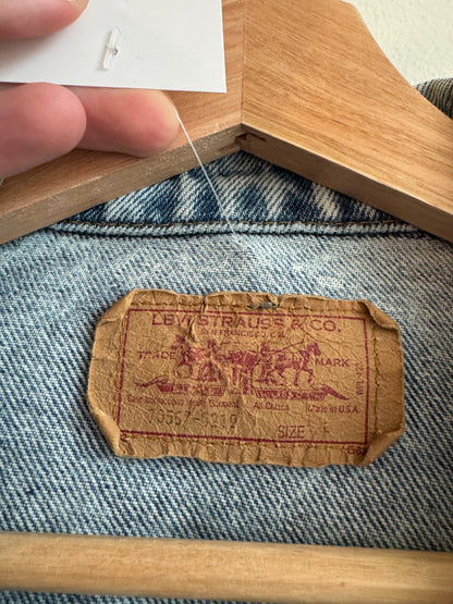 90s Levi's Faded Light Wash Denim Jacket (L)