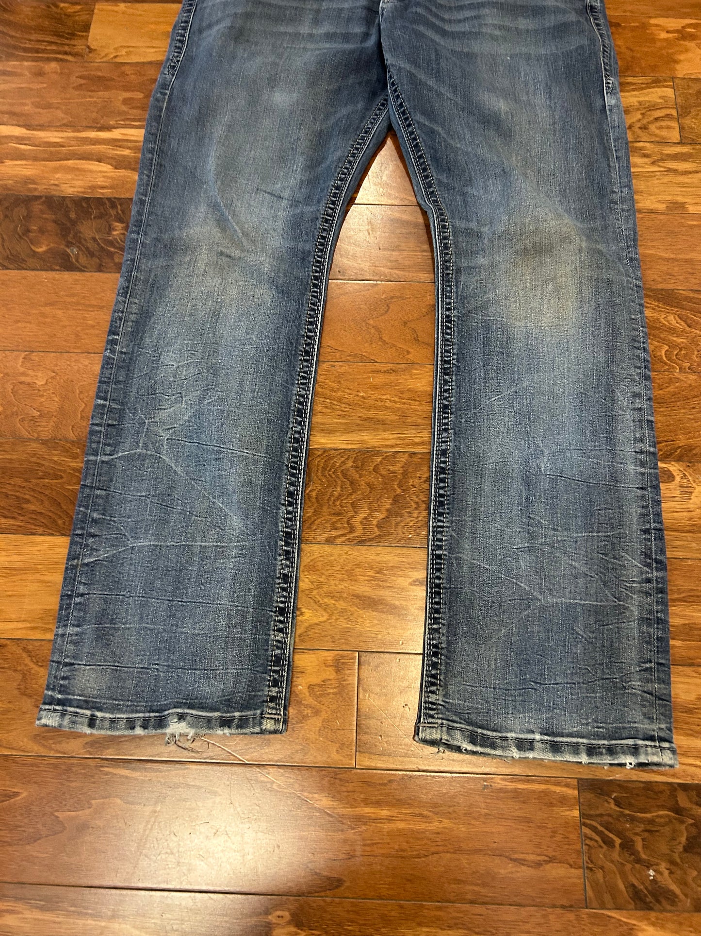 00s Rock Revival Embroidered Jeans (38 x 34)