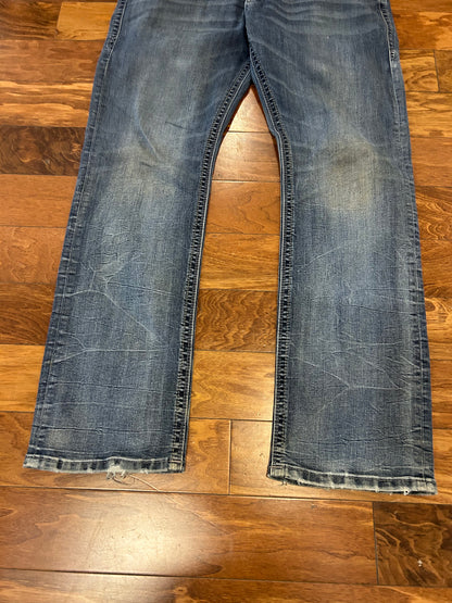 00s Rock Revival Embroidered Jeans (38 x 34)