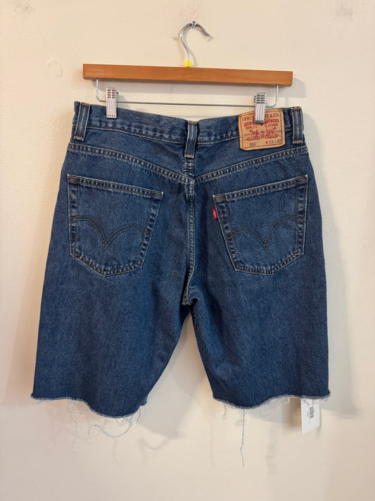 2002 Levi's 550 Dark Wash Shorts (33)