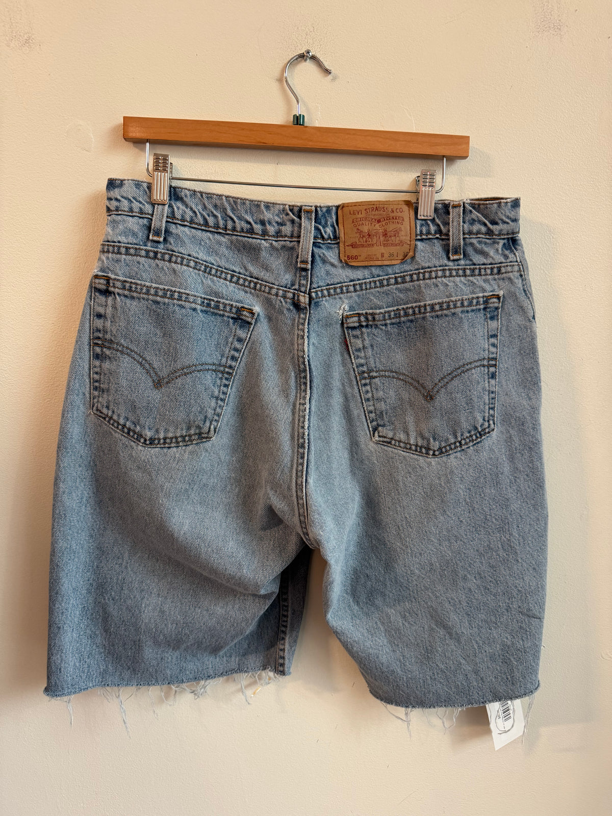 1997 Levi”s 560 Baggy Light Wash Shorts (36)