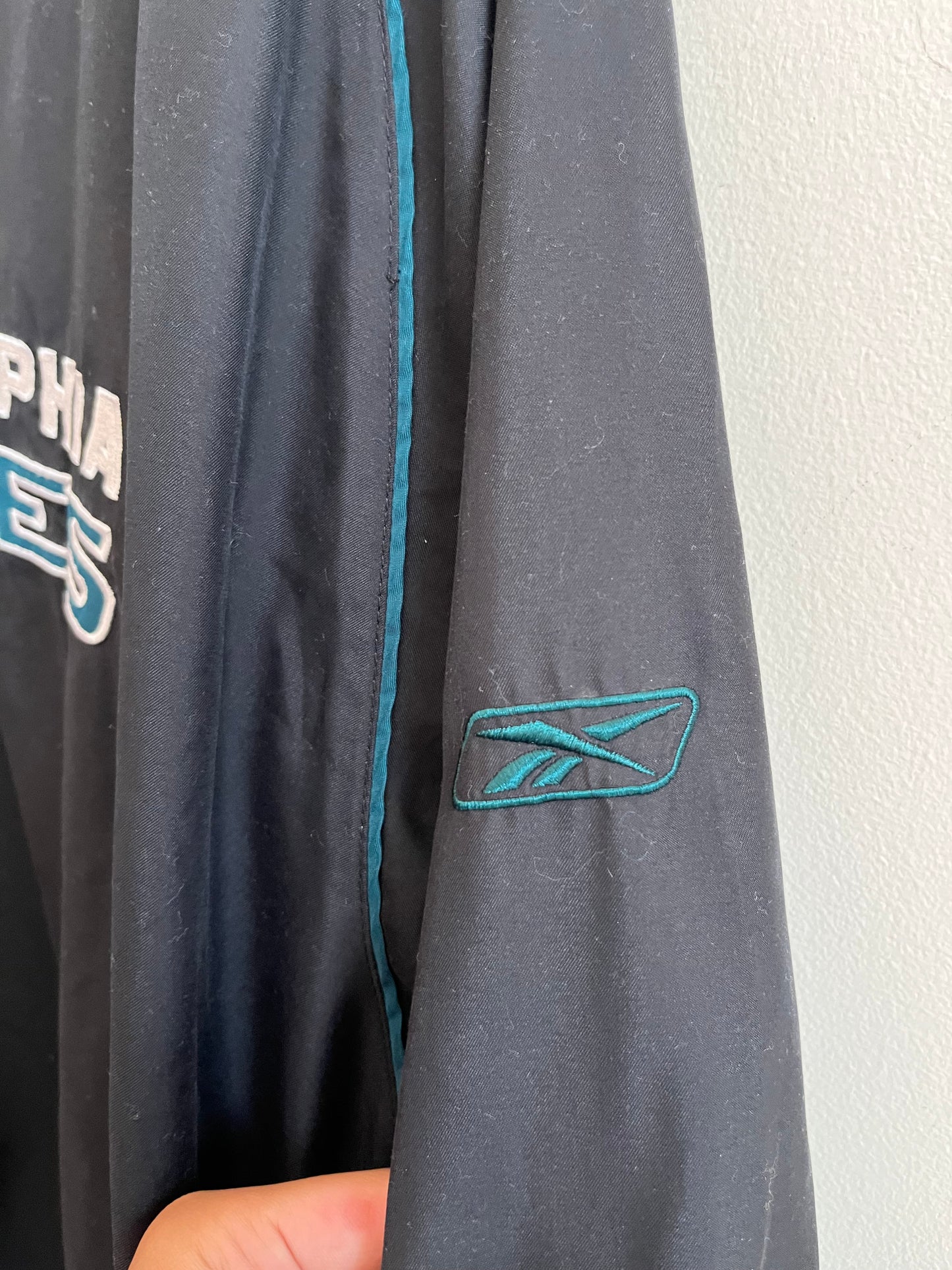 00s Philadelphia Eagles Reebok NFL Black Windbreaker (XL)