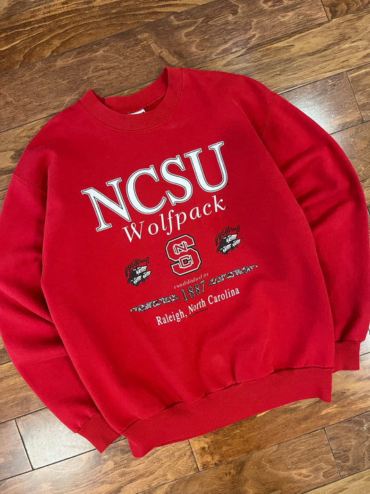 00s NC State University Wolfpack 3-Wolf Logo Vintage Crewneck (M)