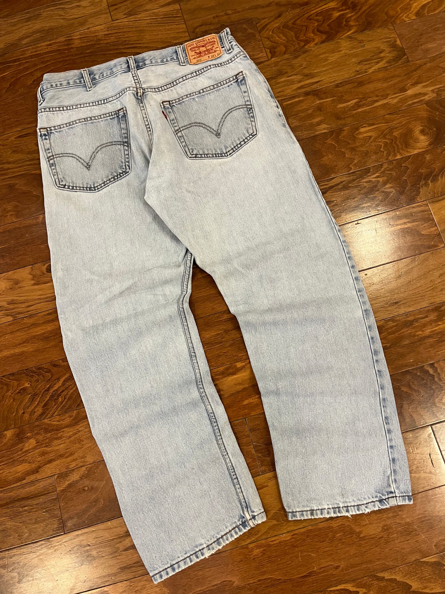 2006 Levi's 505 Light Wash Jeans (36 x 30)