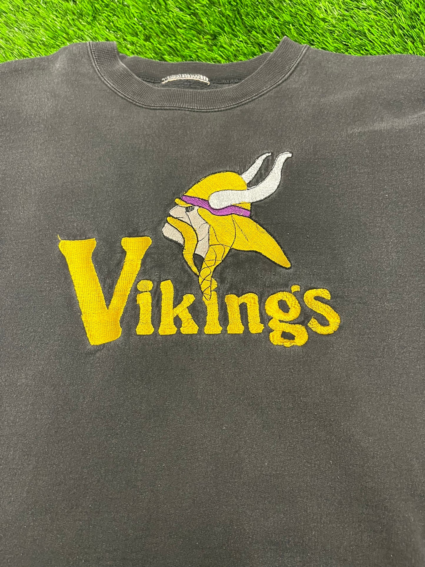 90s Minnesota Vikings Faded Black Crewneck (XL)