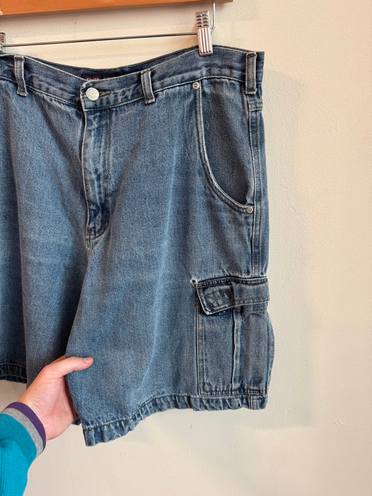 00s Faded Glory Denim Cargo Shorts (36)