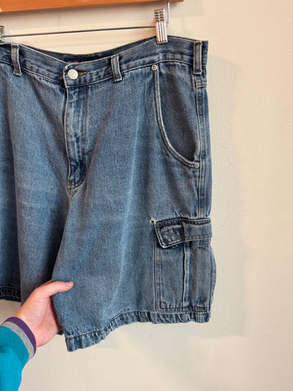 00s Faded Glory Denim Cargo Shorts (36)