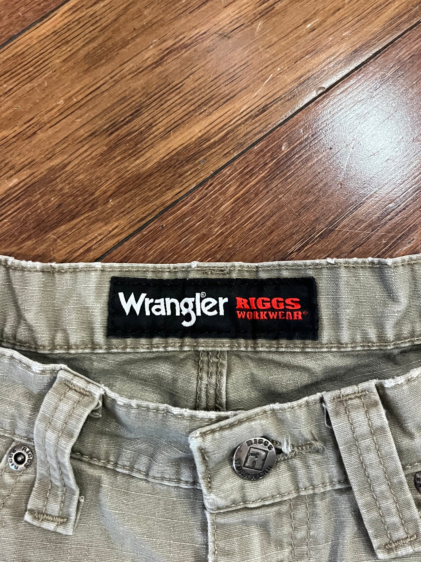 00s Wrangler Riggs Cargo Shorts (33)