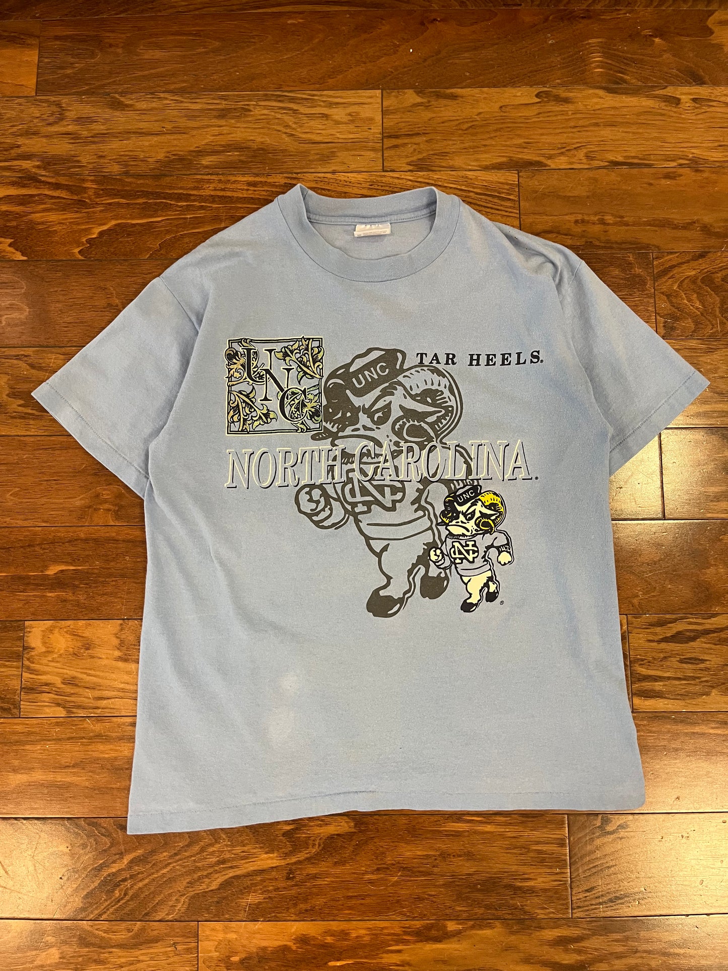 90s UNC Tar Heels Big Graphic Hanes Tee (L)