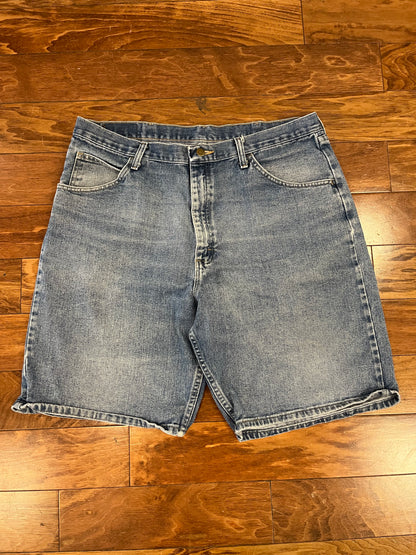 00s Wrangler Faded Blue Shorts (38)