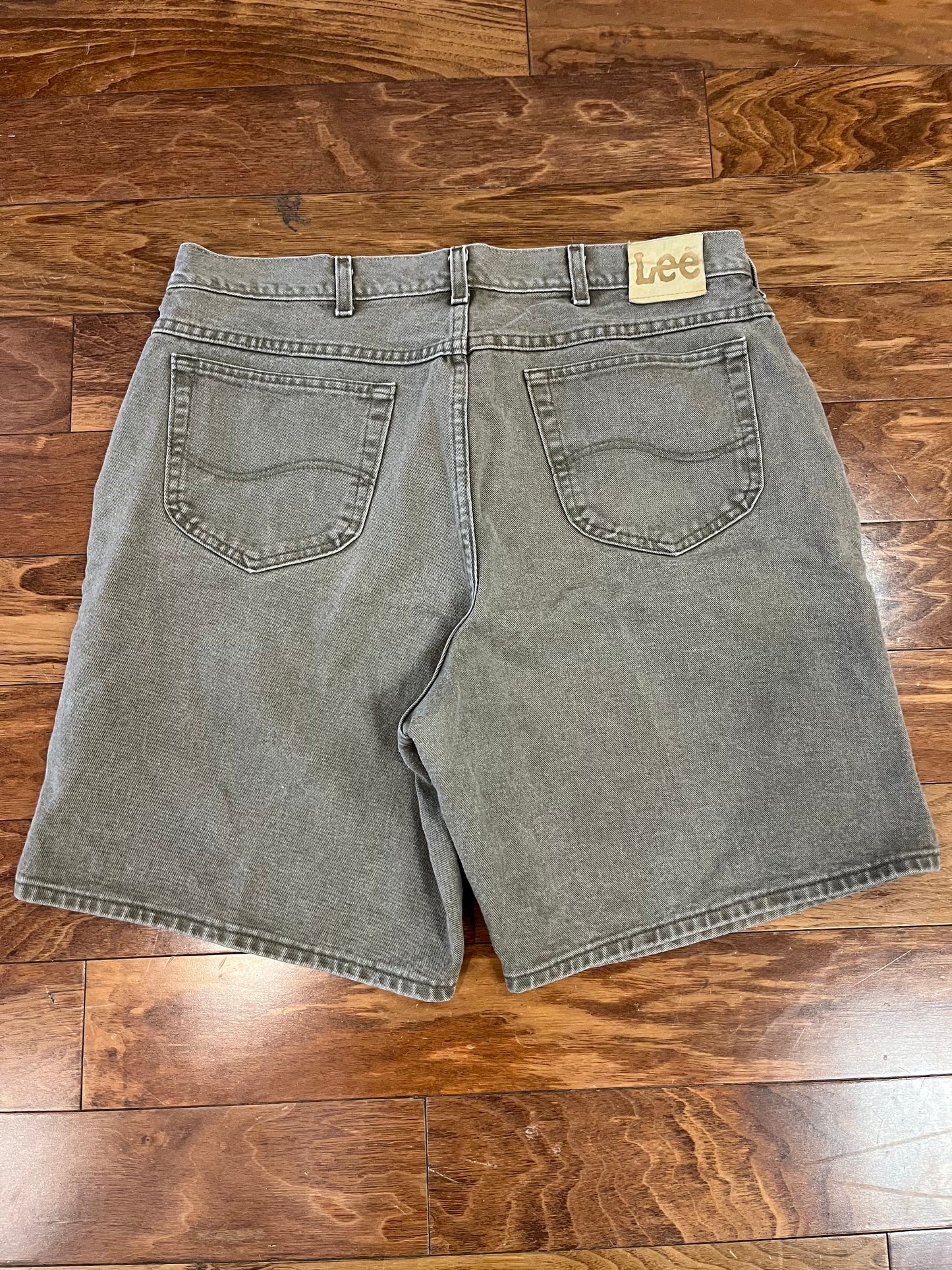 90s Lee Faded Cement Shorts (40)