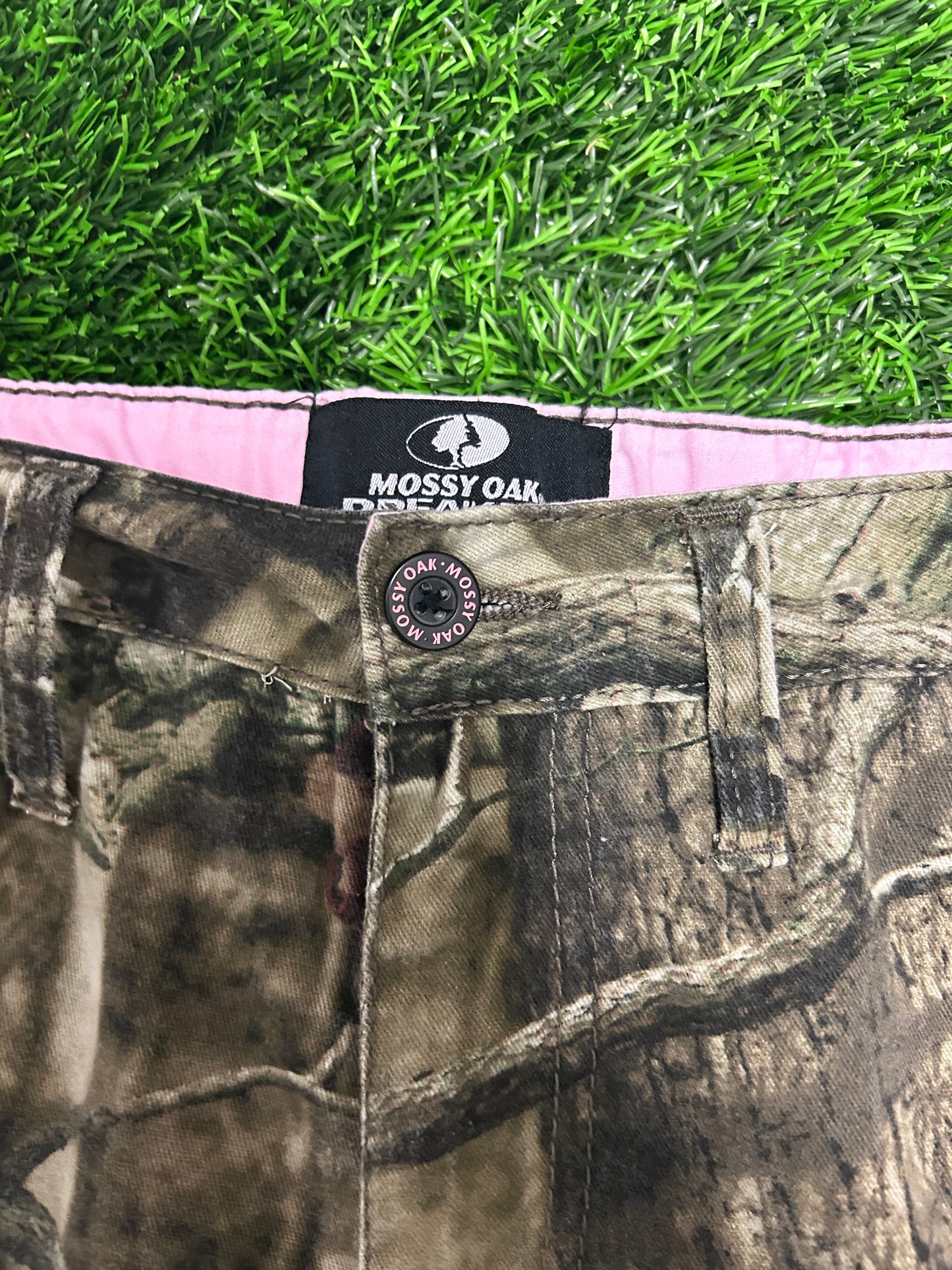 00s Vintage Mossy Oak Pink Accent Camo Pants (32 x 32)