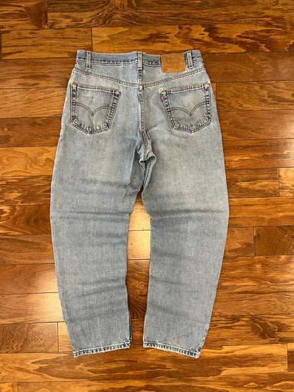 2000 Levi's 550 Light Wash Blue Jeans (36 x 32)