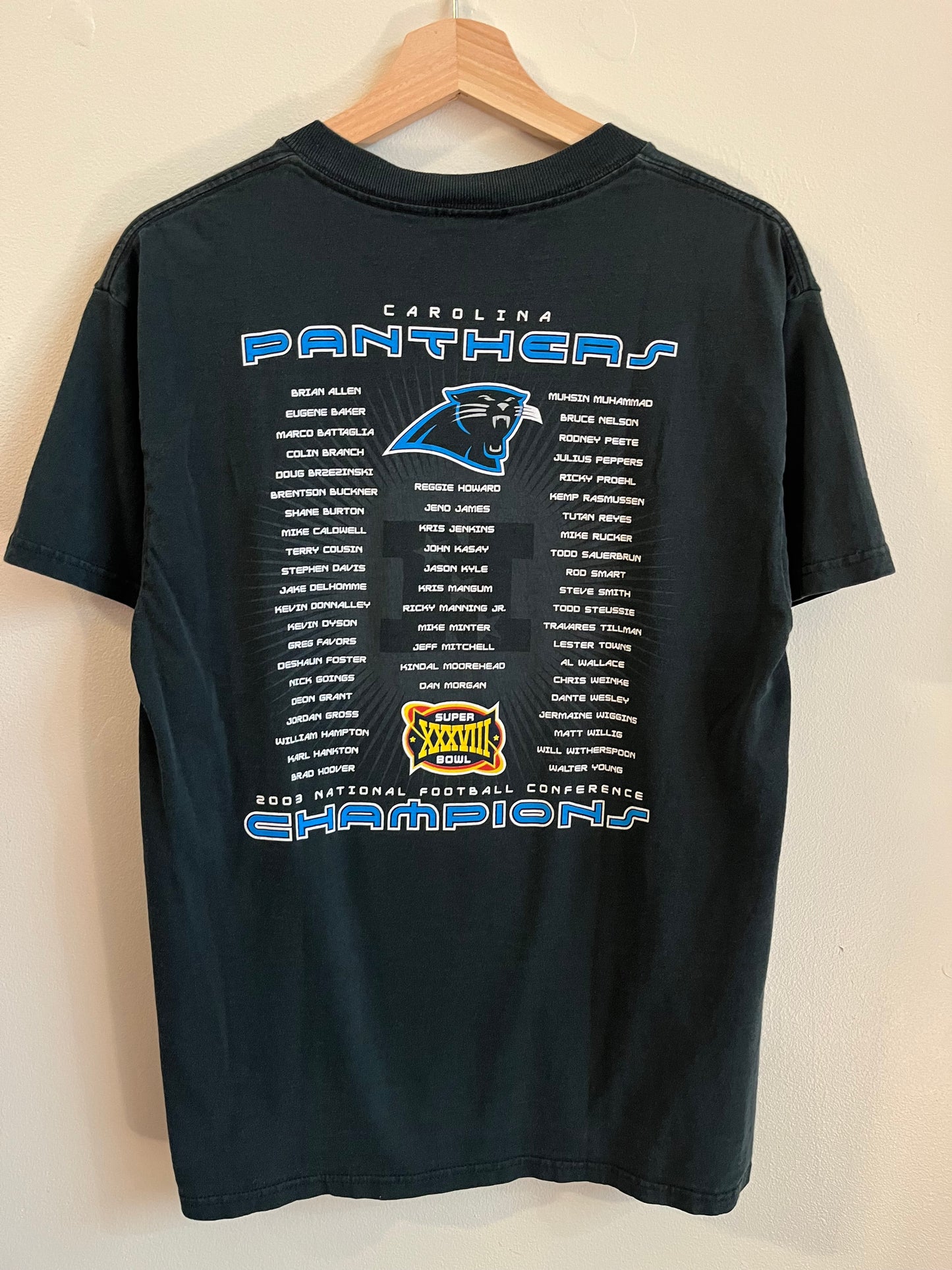 2003 Carolina Panthers Julius Peppers & Stephen Davis Roster Tee (M)